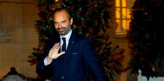 FRANSA’DA HÜKÜMET AKARYAKIT ZAMMINI 6 AY ERTELEDİ