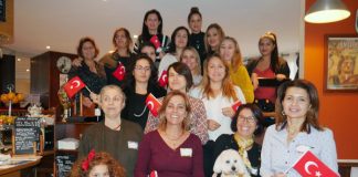 GÖÇMEN ANNELER GRUBU PARİS’TE “29 EKİM CUMHURİYET BAYRAMI “ KUTLADI