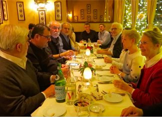 YENİÇERİ RESTAURANT SAHİBİ DOĞUM GÜNÜNÜ DOSTLARIYLA KUTLADI