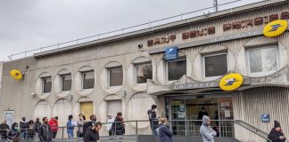 PARİS’TE POSTANEDE SIRA KAVGASI YÜZÜNDEN OLAY ÇIKARDILAR