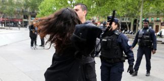 PARİS’TE 1 MAYIS’I KUTLAMAK İSTEYEN ANTİ KAPİTALİST GRUBU POLİS DAĞITTI