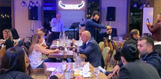 PARİS GOURMET STEAKHOUSE RESTAURANT HER HAFTA CANLI MÜZİK YAPIYOR