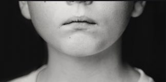 FRANSA’DA ÇOCUĞUNA İŞKENCE YAPAN ANNE VE BABA TUTUKLANDI.