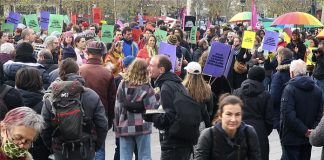 FRANSA’DA YÜKSELEN AŞIRI SAĞ VE IRKÇILIK PROTESTO EDİLDİ