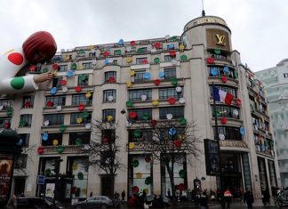 PARİS’TE JAPON SANATÇI YAYOİ KUSAMA FIRTINASI ESİYOR