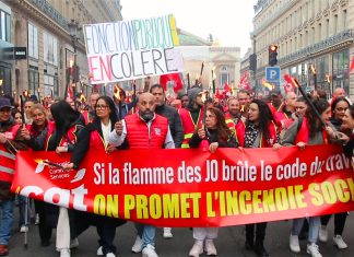 PARİS 2024 OLİMPİYATLARI ÖNCESİ MEŞALEYİ KAMU ÇALIŞANLARI HÜKÜMETİ PROTESTO İÇİN YAKTI