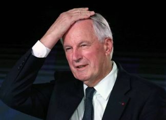 FRANSA’DA GÜVENOYU ALAMAYAN HÜKÜMET DÜŞTÜ