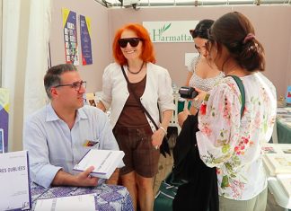 TÜRK YAZARLARIN KİTAPLARI PARİS’TEKİ ŞİİR PAZARI ” ETKİNLİĞİNDE