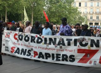 AVRUPA PARLAMENTOSU’NUN GÖÇ KARARINA PARİS’TE PROTESTO