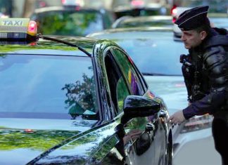 Paris’te Turistleri 680 Bin Euro Dolandıran: Sahte Taksi Çetesi Çökertildi