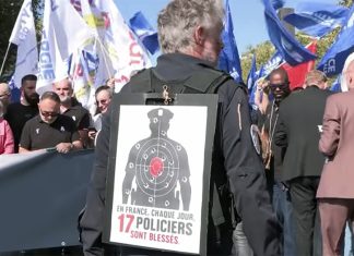 Fransa’da polislerden maaş ve risk ödeneği protestosu