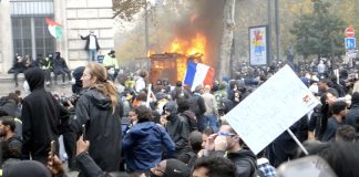 Paris’te protesto yürüyüşünde gerginlik. Polis müdahale etti
